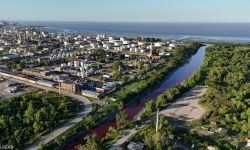 نهر بلون الدم في الأرجنتين يثير حيرة السكان